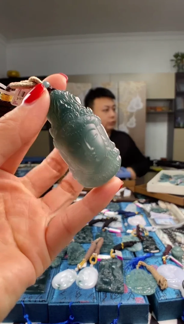 颈饰未镶嵌翡翠 多样性发其一