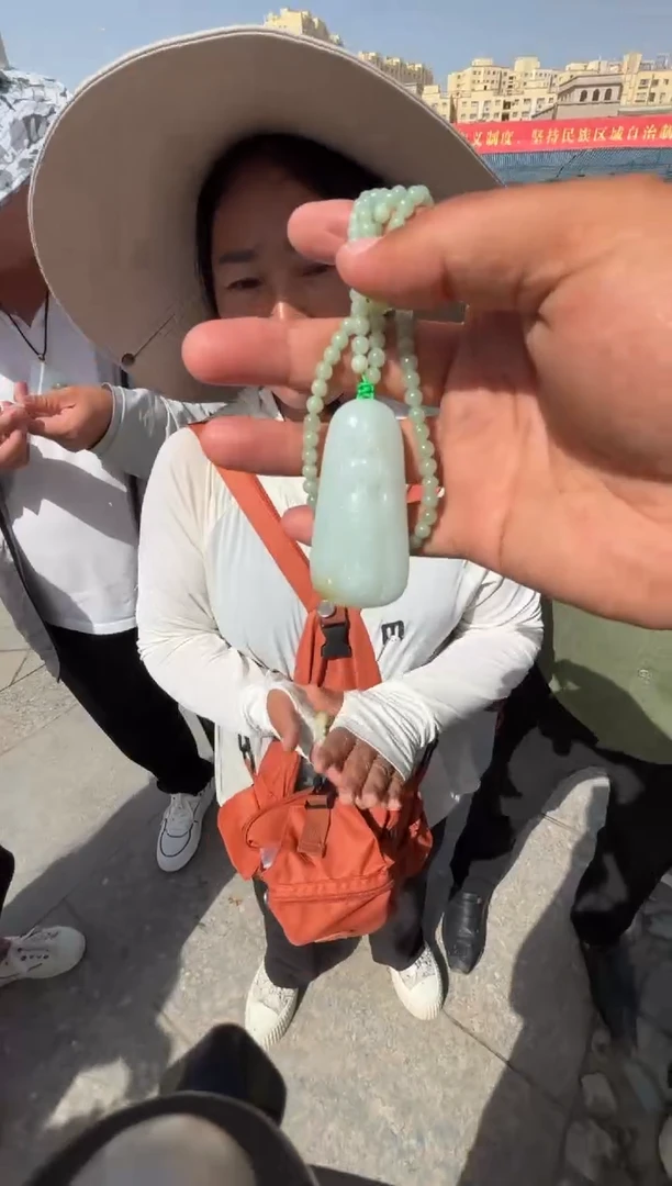 未镶嵌和田玉（糖玉）挂件和田玉