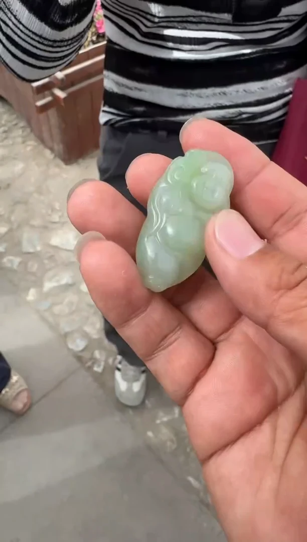 未镶嵌和田玉（糖玉）挂件和田玉