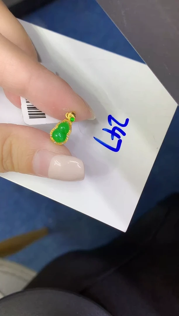 颈饰18K金镶嵌翡翠缅甸天然翡翠A货