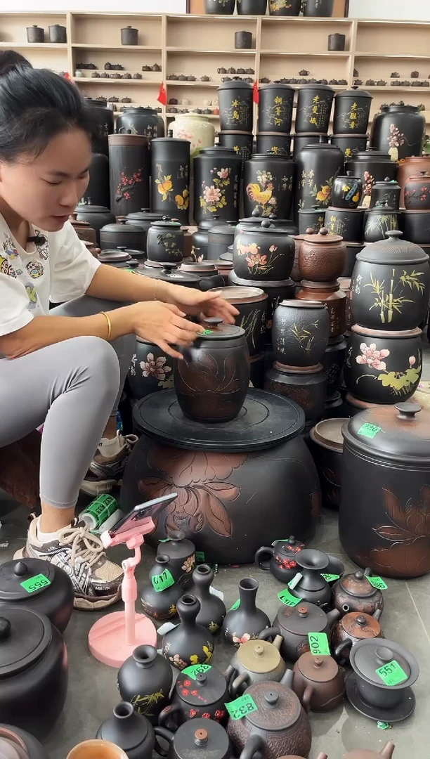 罐瑕疵茶叶罐  线雕高柱荷花  095