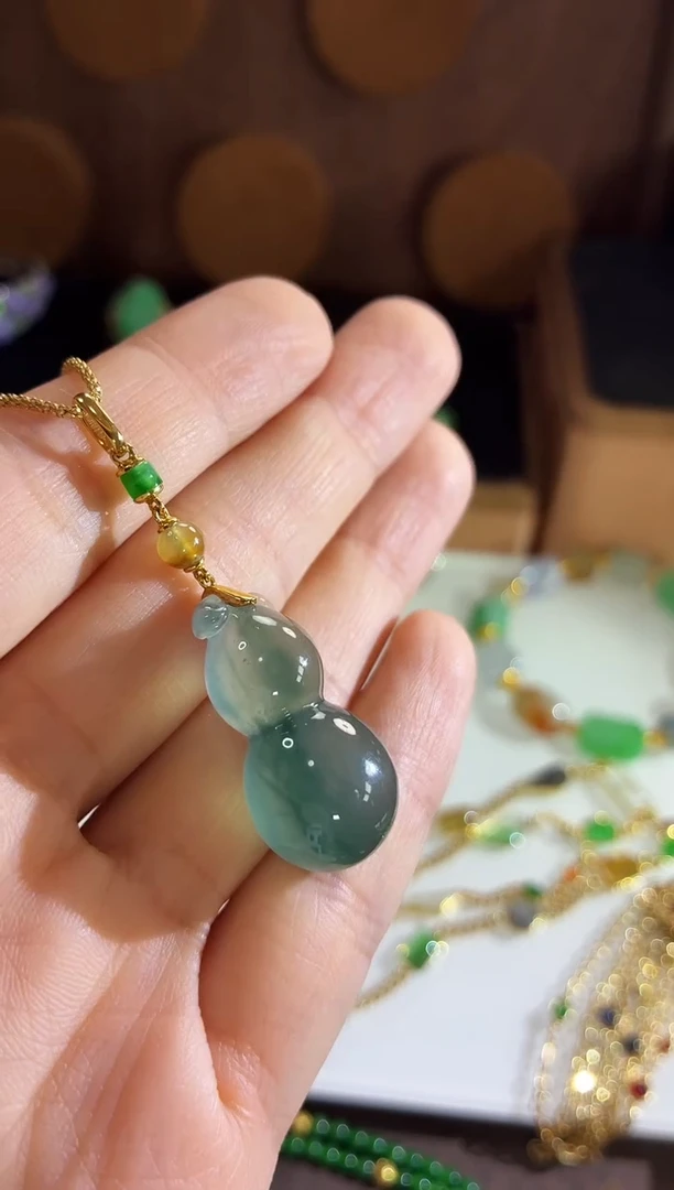 吊坠(不含链)18K金镶嵌翡翠吊坠