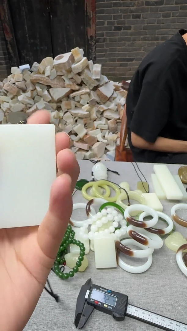 M****宝未镶嵌时尚百搭男女