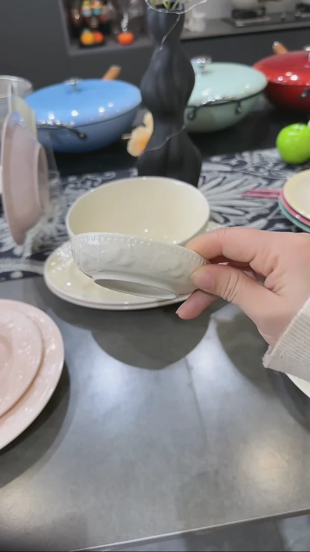 【闪购商品】瓷浮雕草莓陶瓷蘸料碟2件套-奶油白