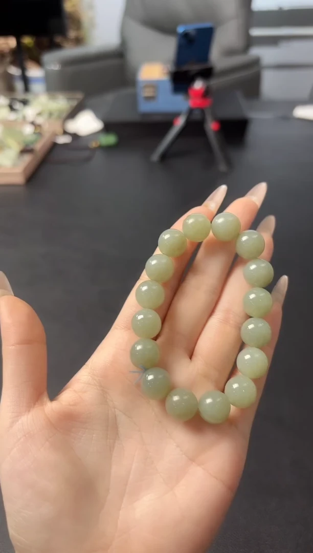 手串未镶嵌和田玉董小姐推荐 多样性发货 拍一发一