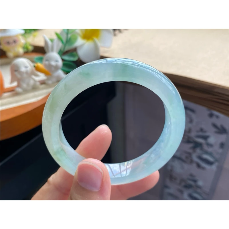 915期冰绿果冻镯8106号53-11.9-8.2 这个绿色有点特天然翡翠手镯