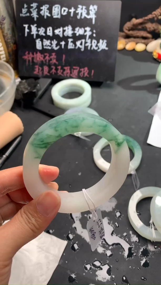 定制翡翠手镯未镶嵌绿飘花正圈55.5-56.5