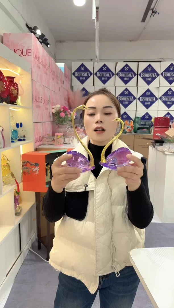 有机玻璃【老板娘】孤品高顿摆件