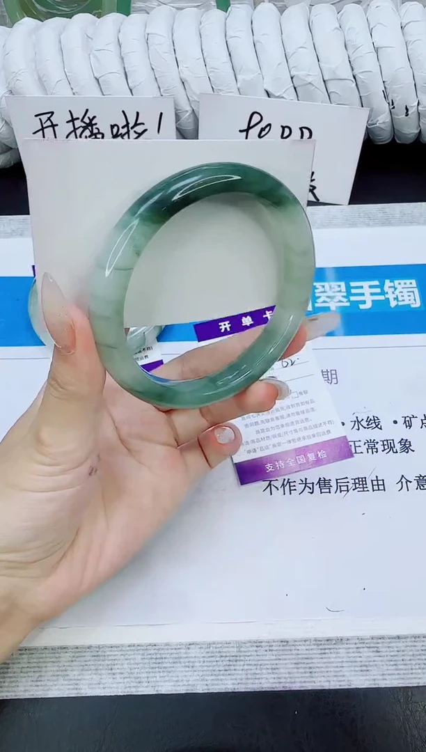 未镶嵌手镯石英质玉102/62