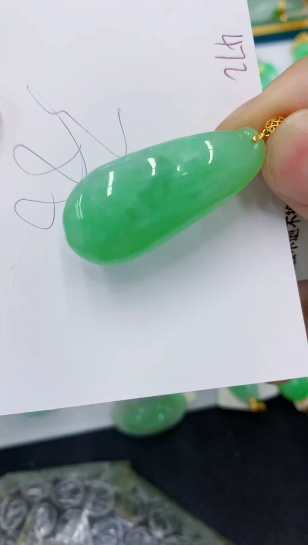 颈饰18K金镶嵌翡翠111111111111