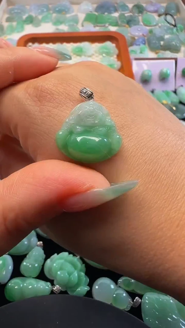 颈饰18K金镶嵌翡翠心*佛公