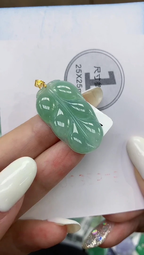颈饰18K金镶嵌翡翠11111111111