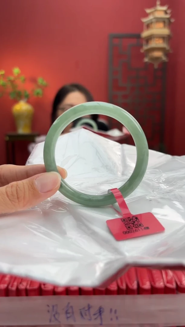 未镶嵌手镯（圆镯）翡翠翡翠手镯