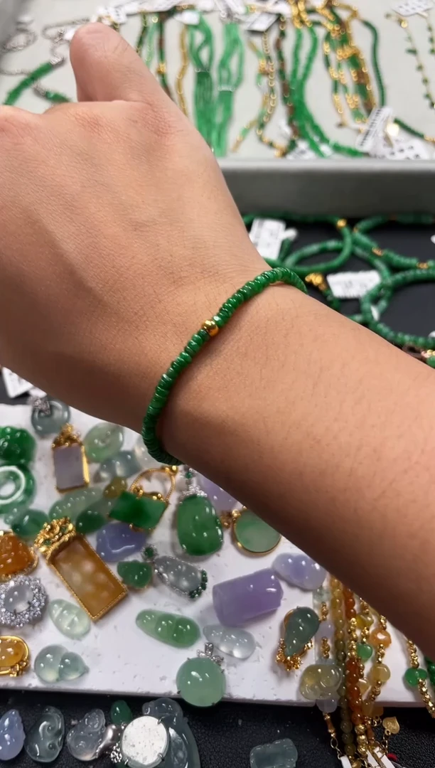 翡翠足金镶嵌套链一条  MK313