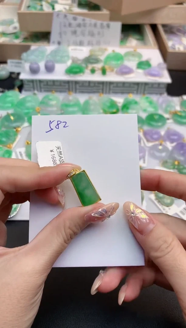 颈饰未镶嵌翡翠天然缅甸A货翡翠