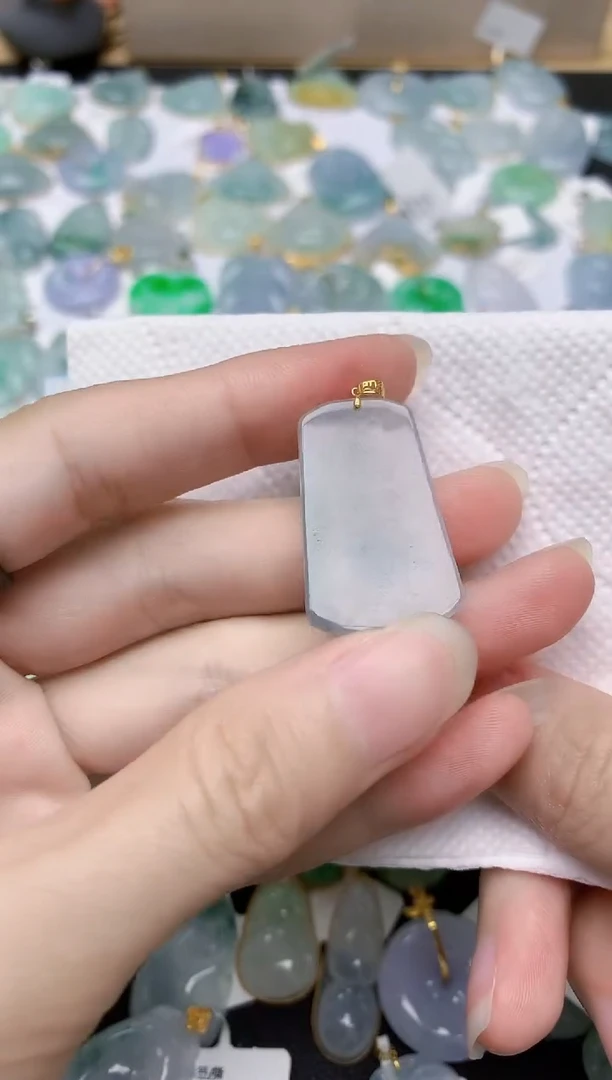 翡翠18K金镶嵌颈饰天然A货翡翠