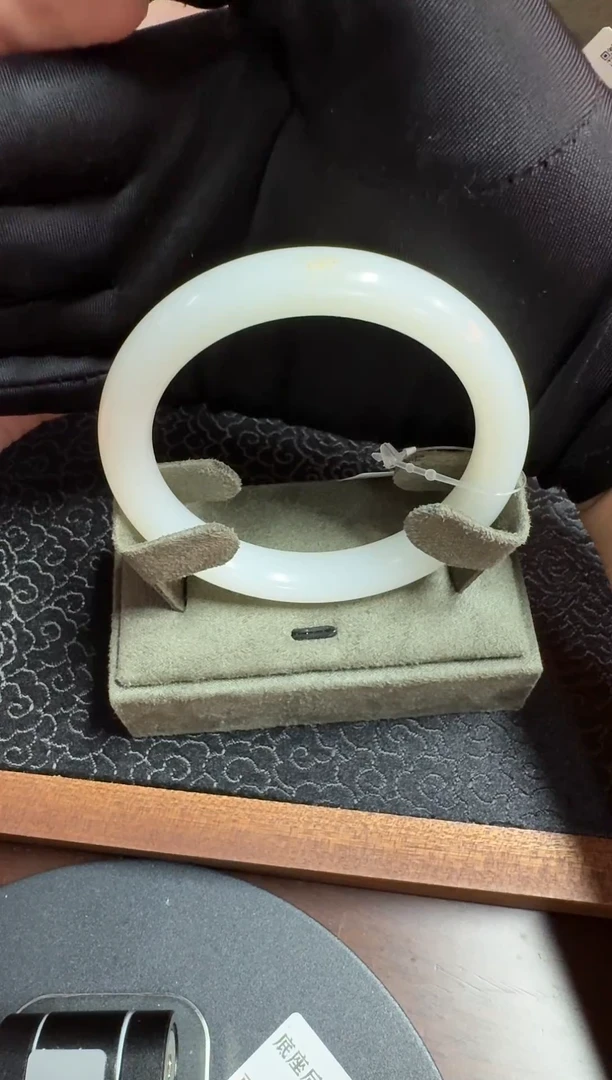 【闪购商品】和田玉手镯未镶嵌带皮羊脂白玉手镯