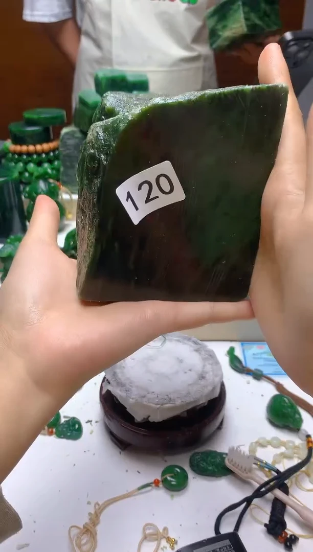 未镶嵌和田玉（碧玉）珠宝半成品0