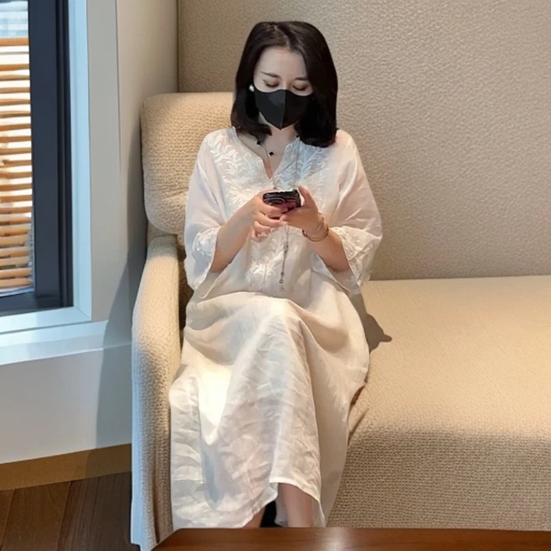 新中式国风天丝麻重工刺绣连衣裙女2025夏新款大码财阀千金女装