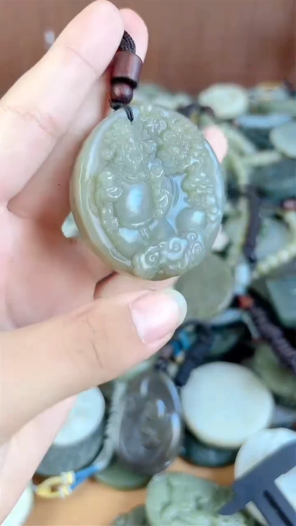 和田玉未镶嵌颈饰1