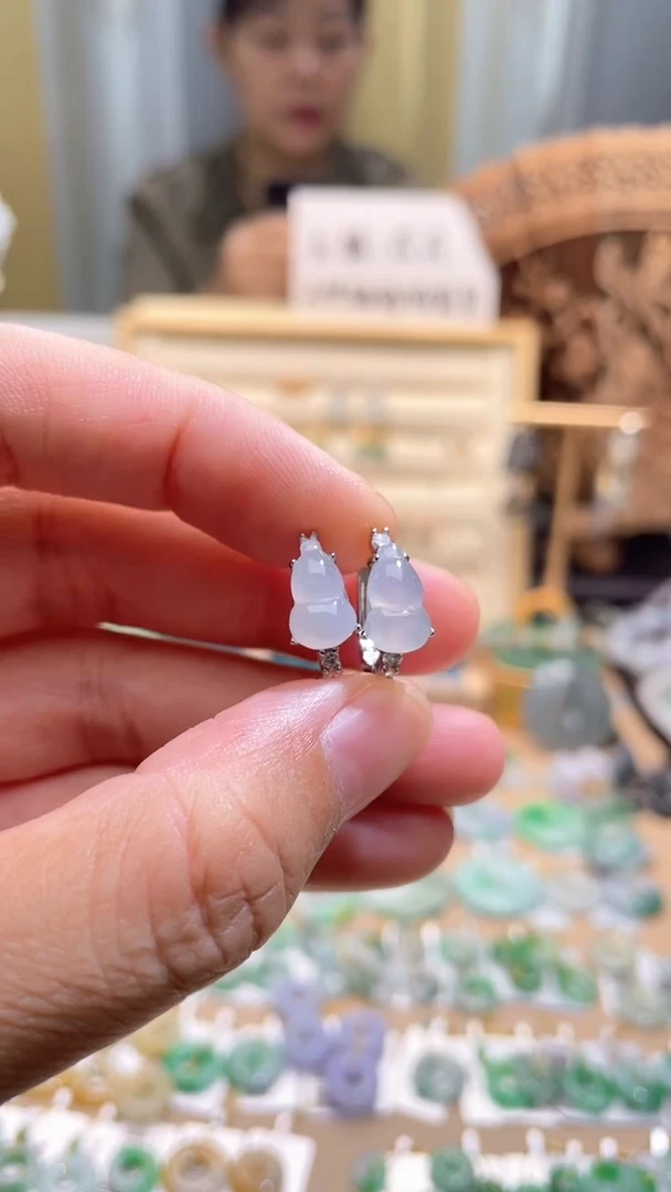 颈饰未镶嵌翡翠晶**漫耳钉一对