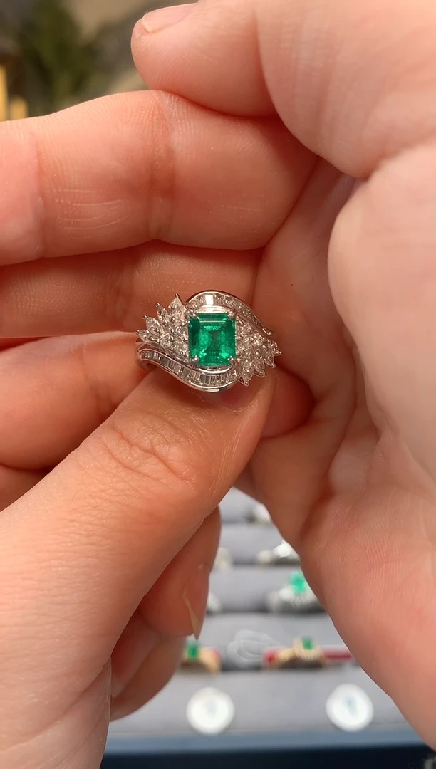 【闪购商品】祖母绿戒指铂Pt900镶嵌祖母绿