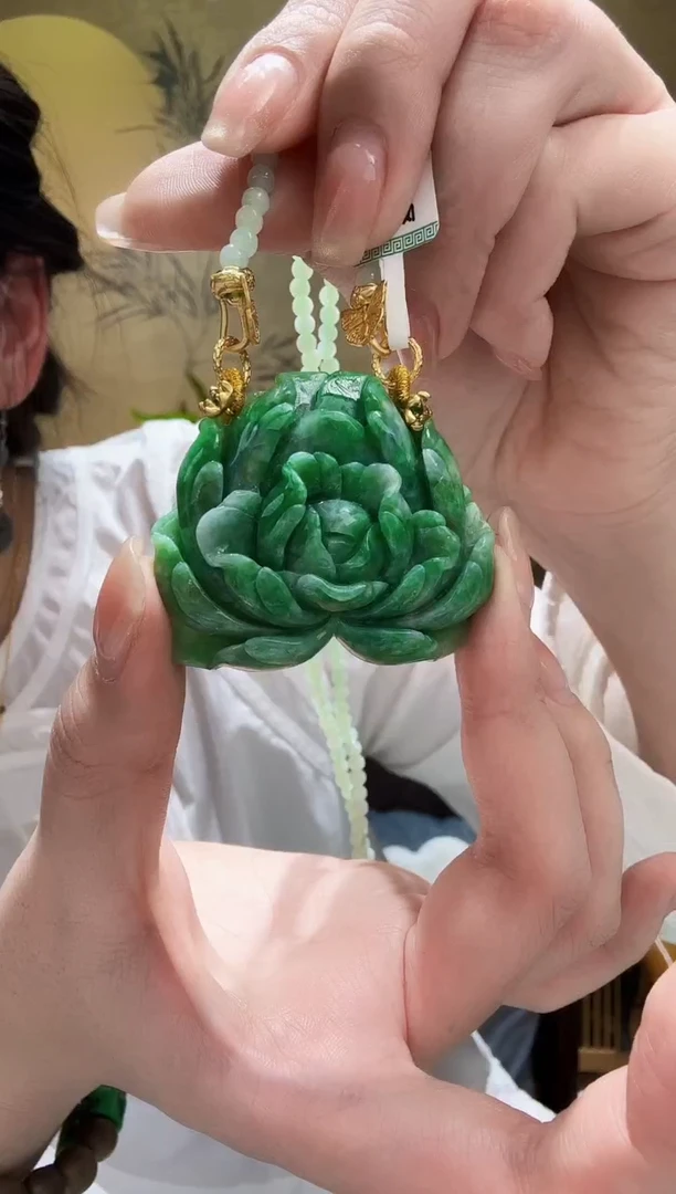 颈饰未镶嵌翡翠吊坠