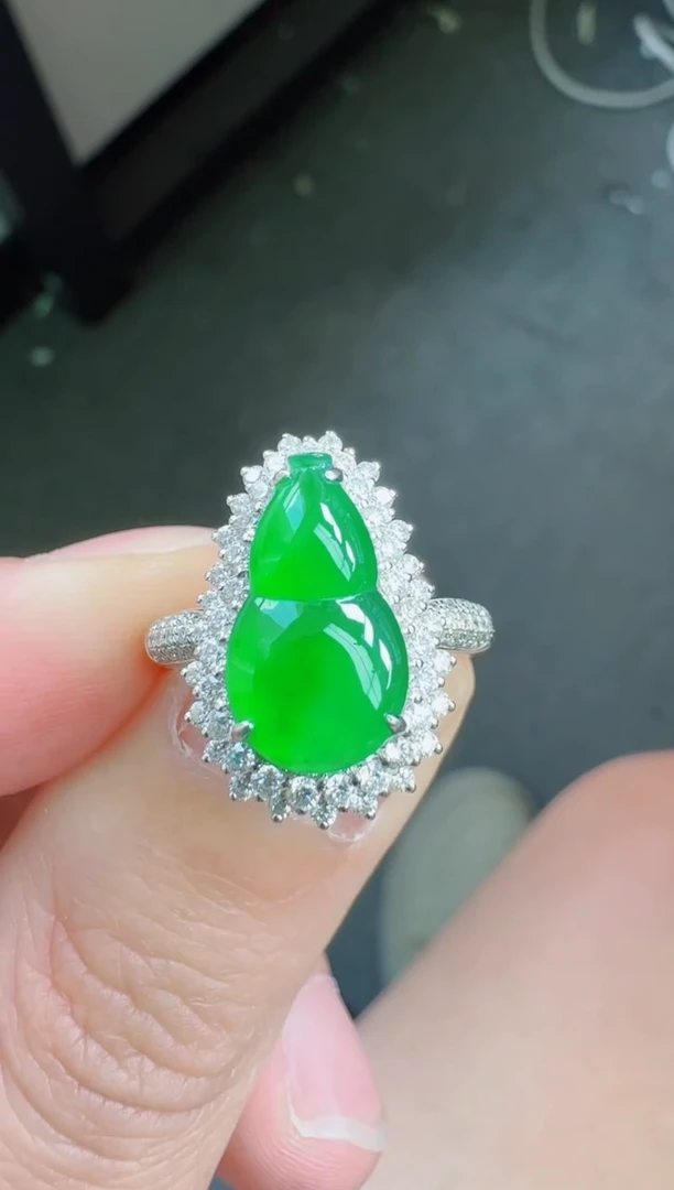 18K金镶嵌戒指翡翠寄售回流，不退不换