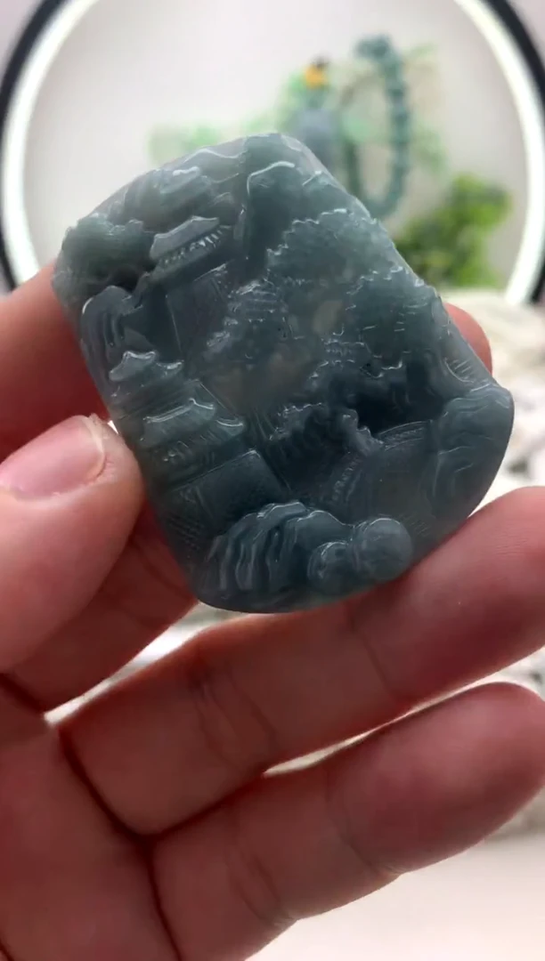 翡翠未镶嵌颈饰山水