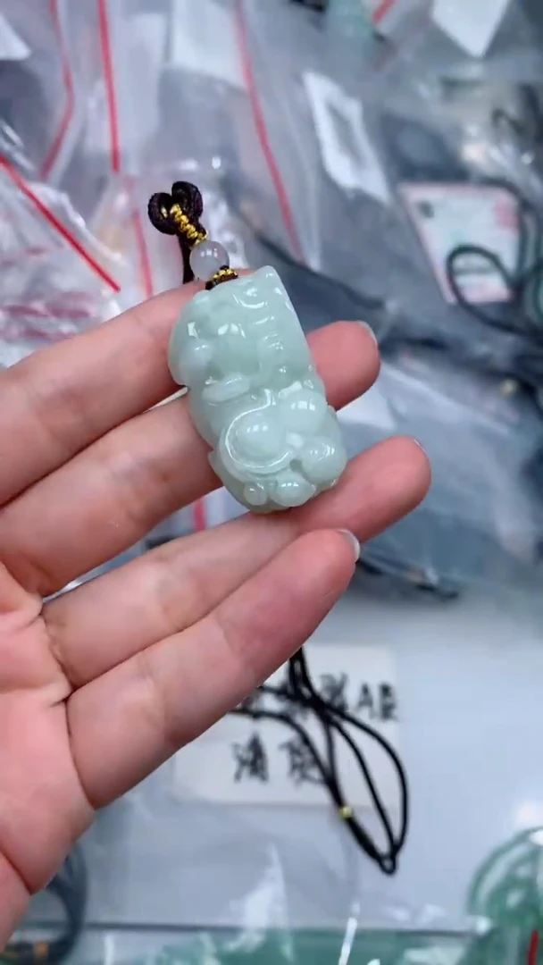 颈饰未镶嵌翡翠吊坠