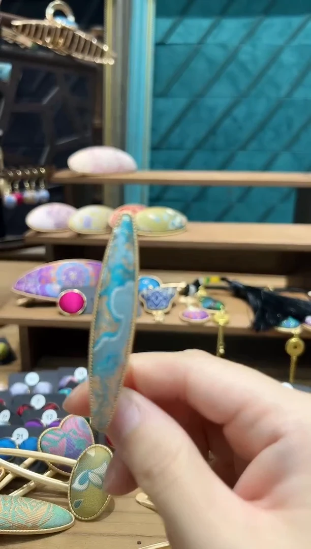 【闪购商品】【孤品车2.16】浅蓝色苏地小柳叶鸭嘴夹