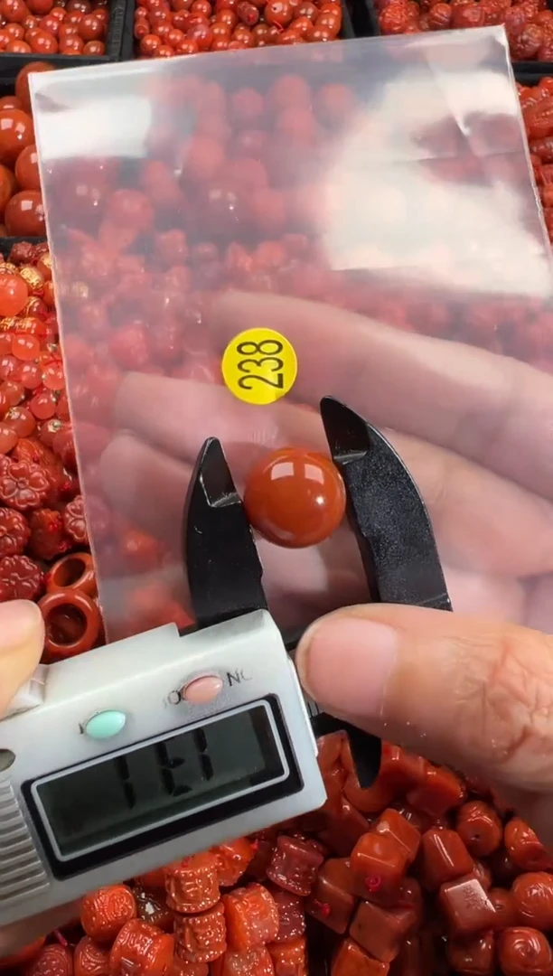 南红玛瑙未镶嵌颈饰1