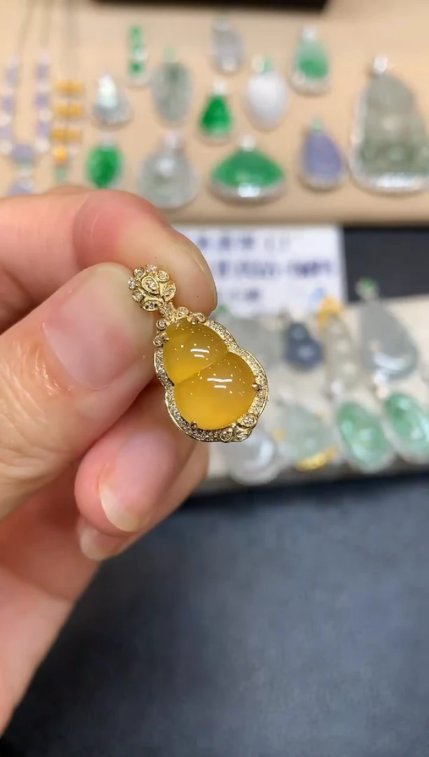 颈饰18K金镶嵌翡翠葫芦【无服务费
