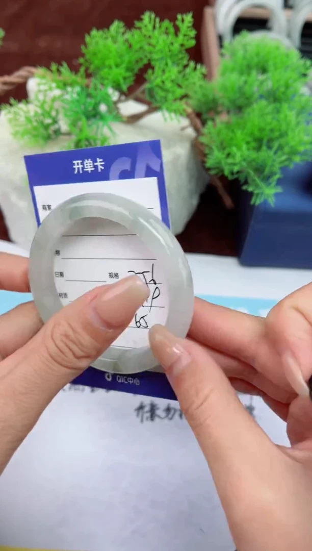【闪购商品】石英质玉手镯未镶嵌65
