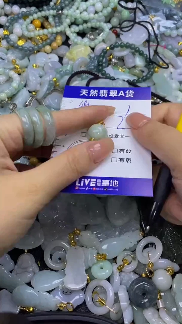 翡翠未镶嵌颈饰天然翡翠A货吊坠批量多样性发其一