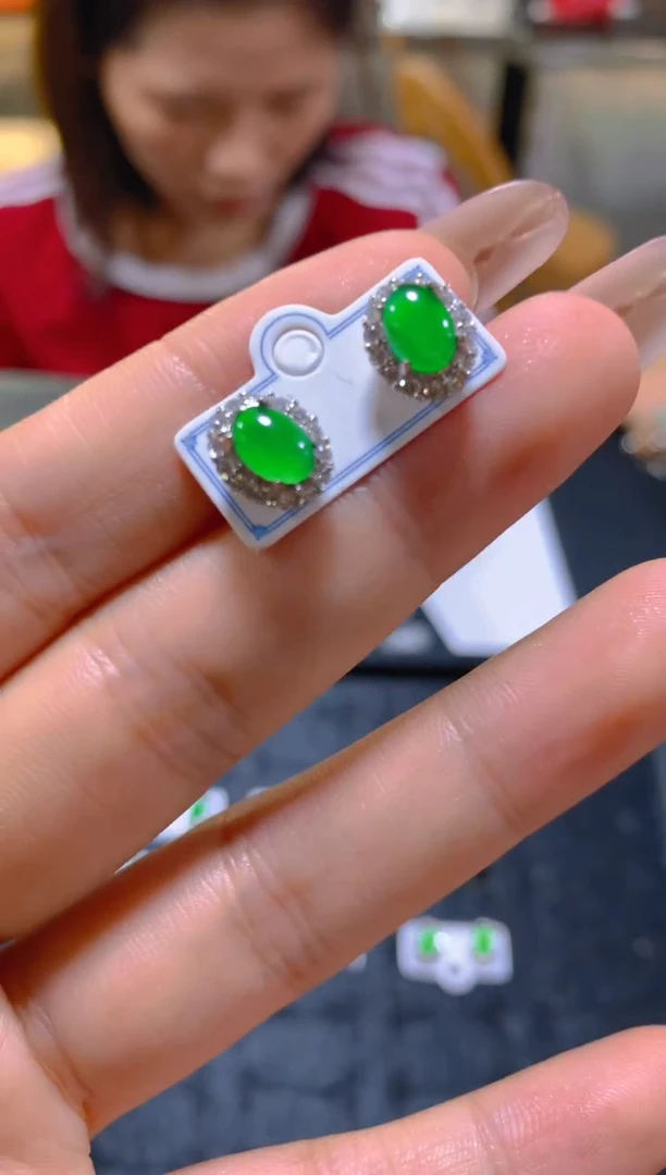 未镶嵌翡翠耳饰多样性发一