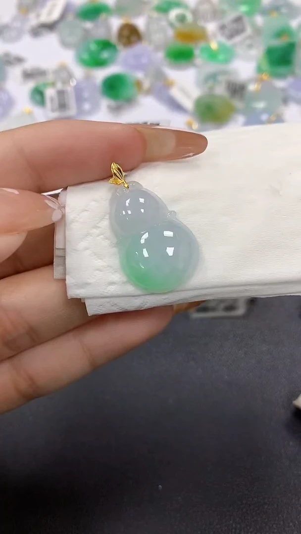 颈饰18K金镶嵌翡翠a货假一赔三支持复检百元上9元证书费自理