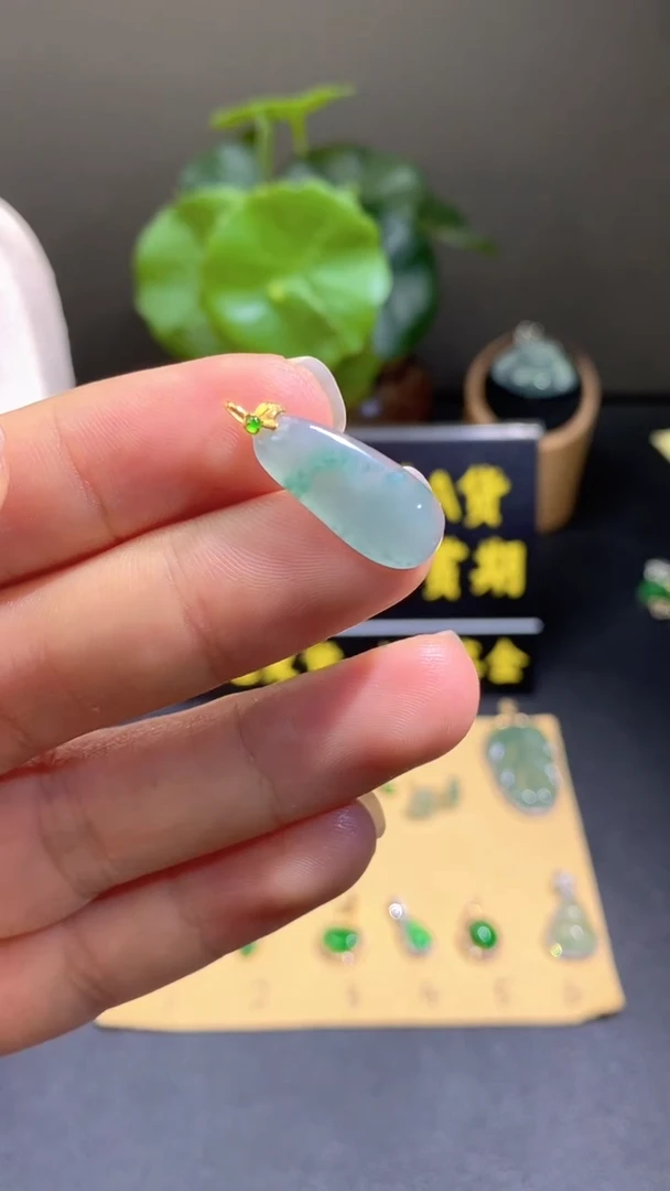 颈饰18K金镶嵌翡翠翡翠A货