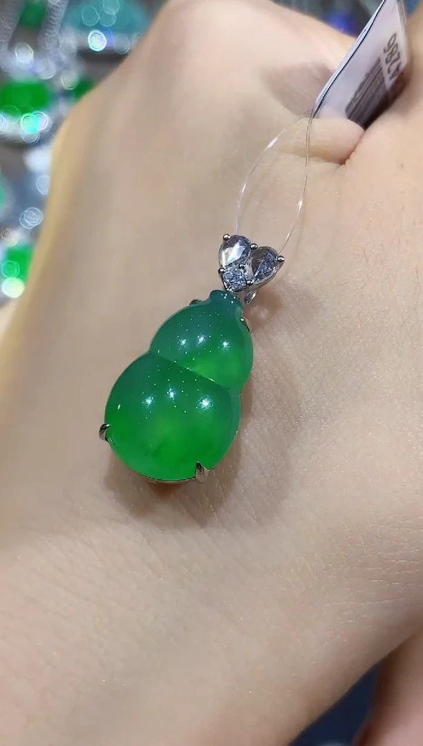 吊坠(不含链)18K金镶嵌翡翠C220