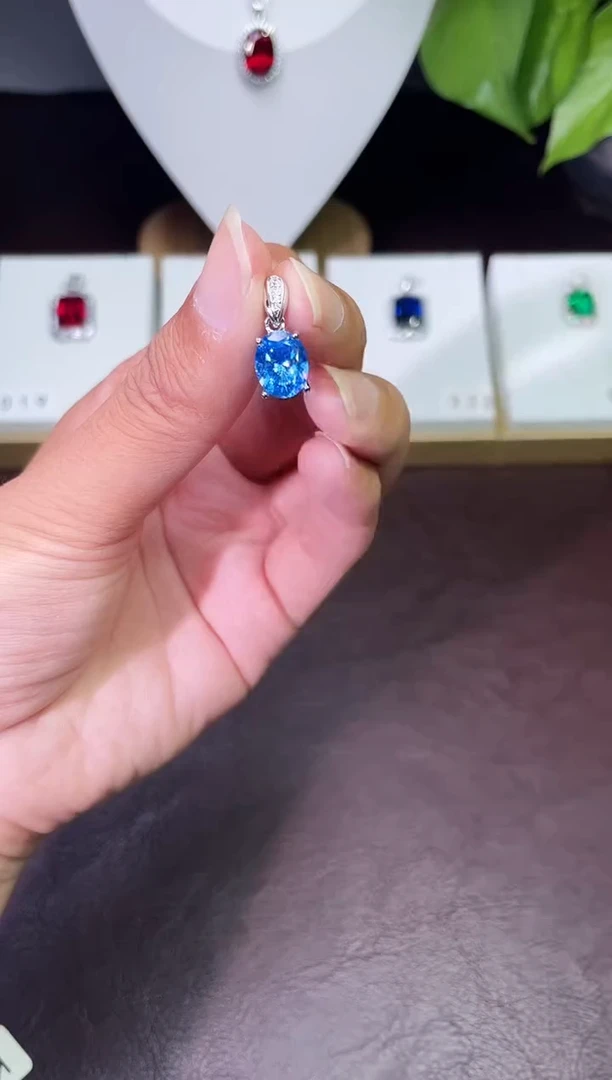 合金颈饰合成钻石蓝宝吊坠