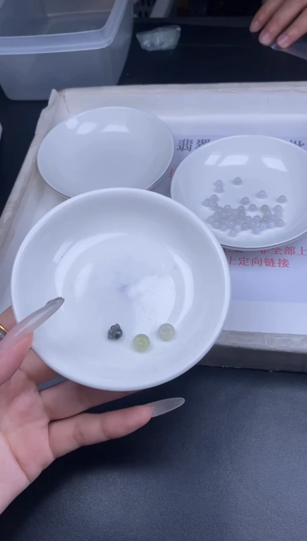 颈饰未镶嵌翡翠散珠批发多样性发货