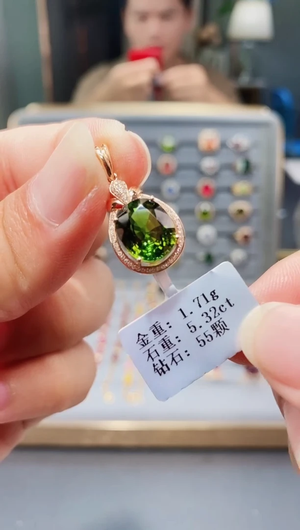 颈饰18K金镶嵌碧玺5.32.