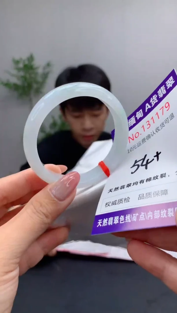未镶嵌手镯翡翠有纹，完美者勿拍
