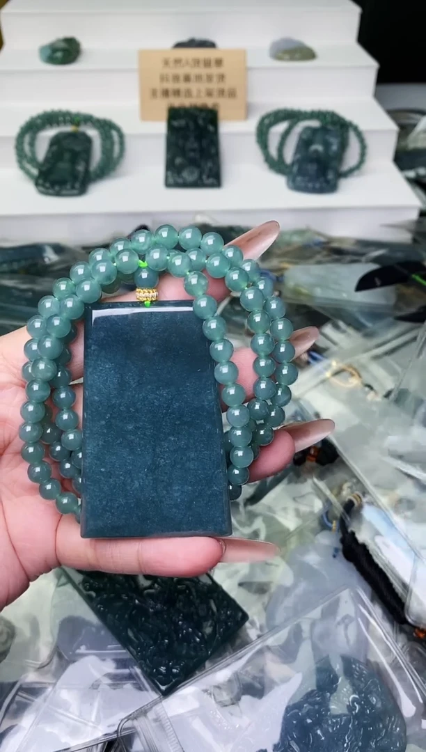 颈饰未镶嵌翡翠