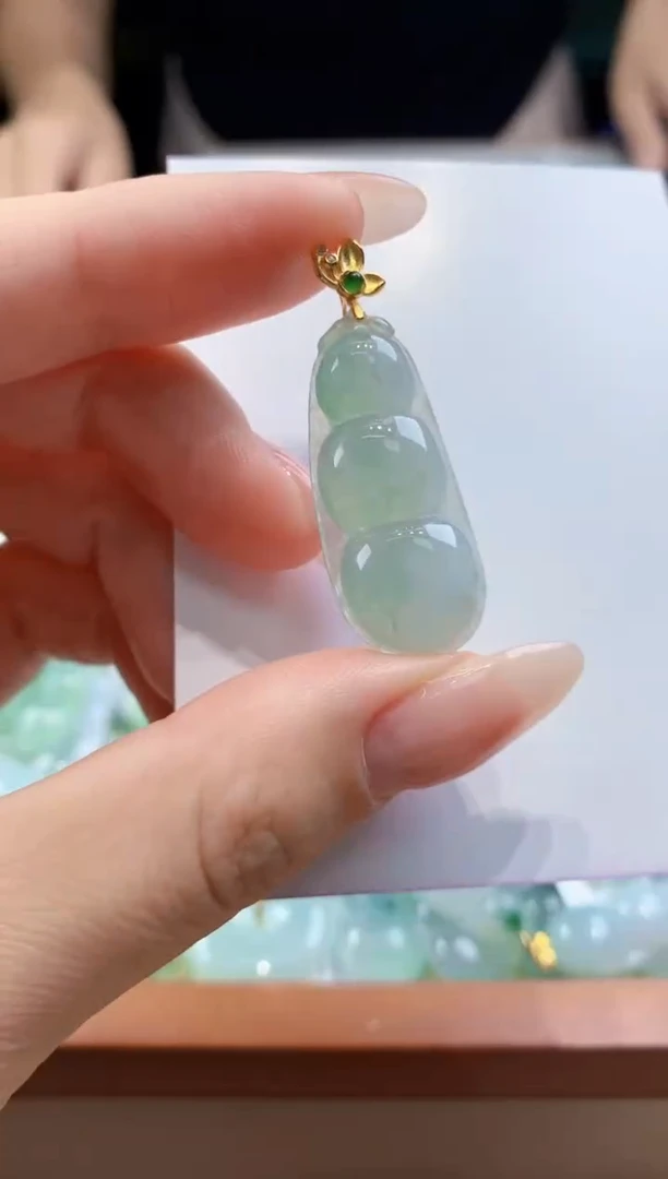 翡翠未镶嵌颈饰 天然A货翡翠挂件