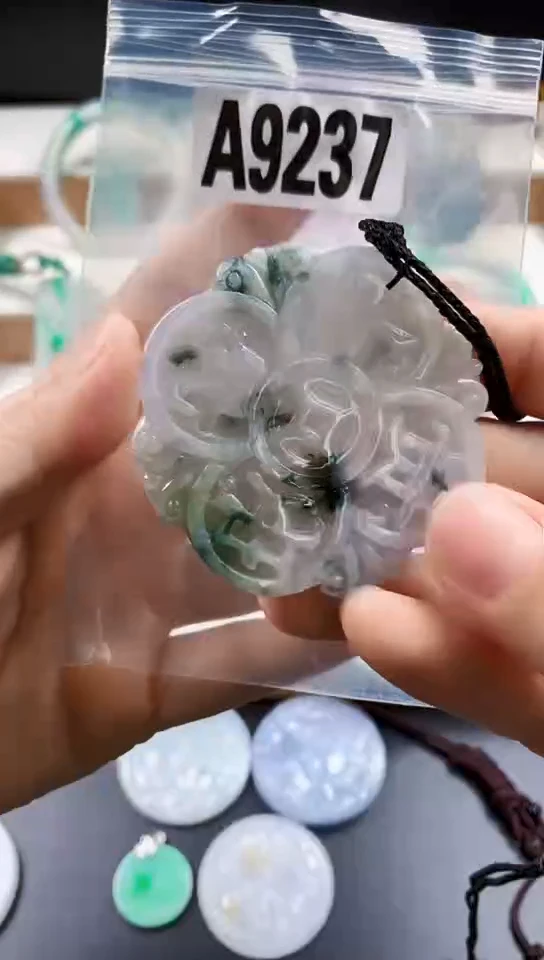 颈饰未镶嵌翡翠天然翡翠吊坠挂件
