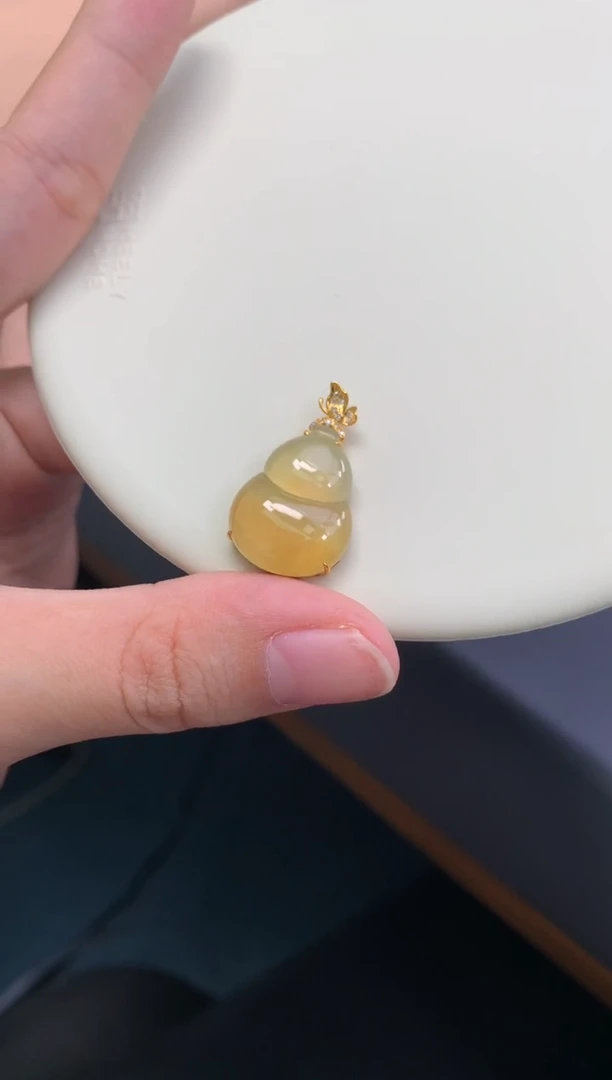 18K金镶嵌挂件翡翠柠**荷48小时鉴赏期 退货不扣服务费