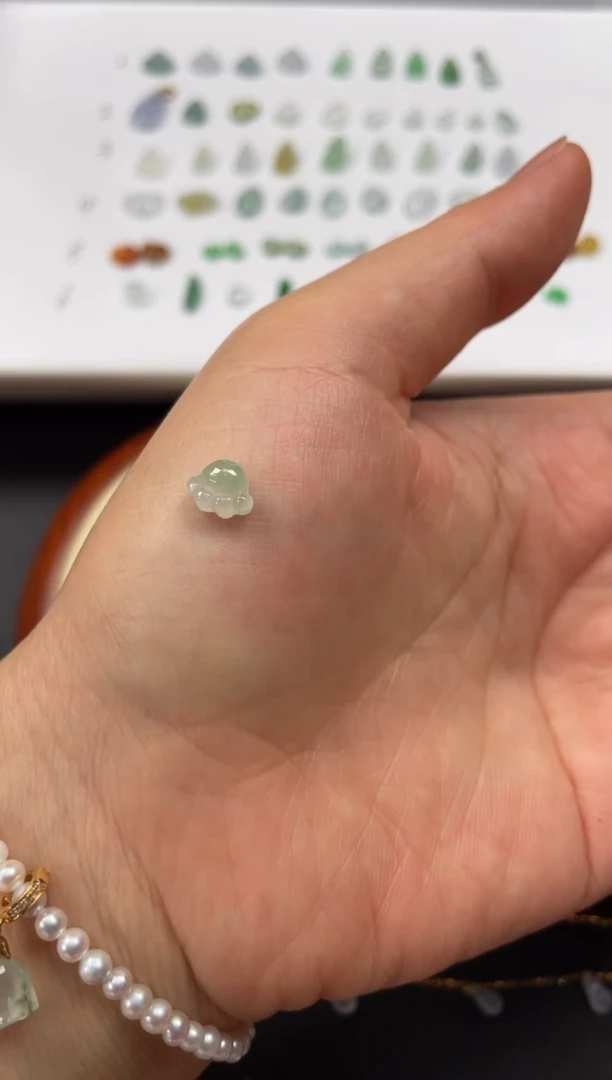 吊坠(不含链)18K金镶嵌翡翠一个JK257