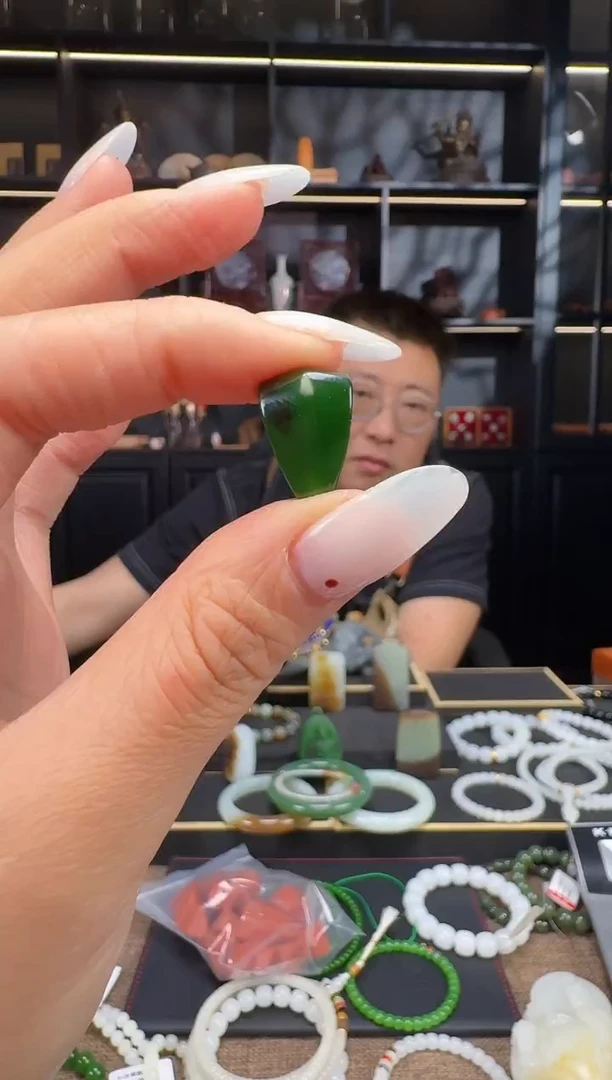 和田玉未镶嵌颈饰红皮三通
