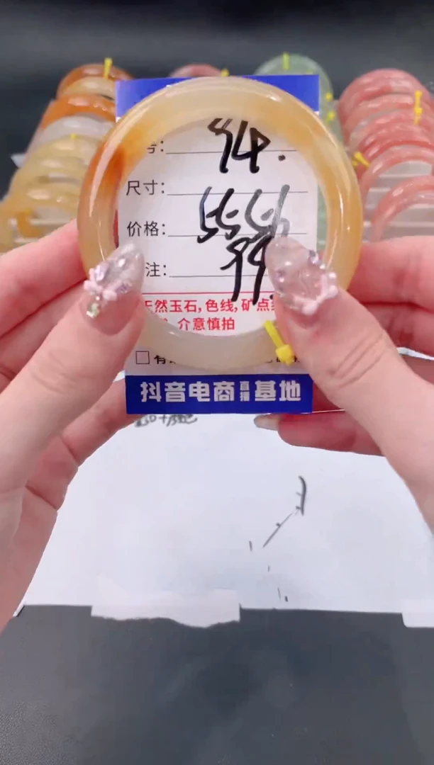 未镶嵌手镯石英质玉94